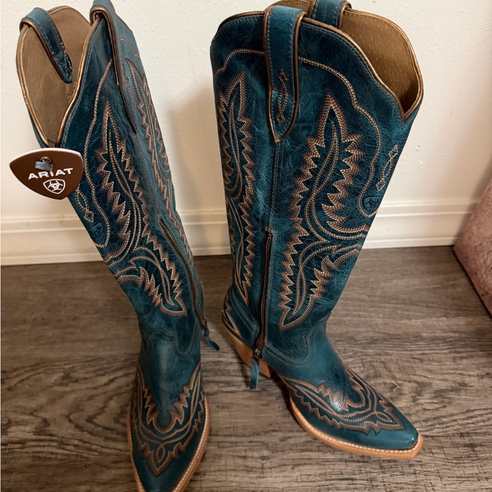 Ariat Turquoise Western Boots with Tan Stitching - Picture 2 of 2